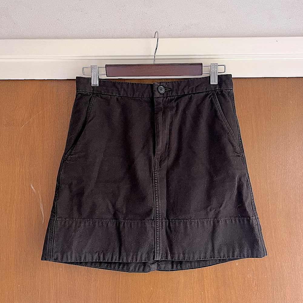 Everlane Canvas Stamp Skirt in Black size 6.